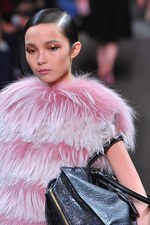 ロエベ(LOEWE) 2012-13年秋冬コレクション - 格調高いモダニティを誇る美しいブラックが印象的｜写真31