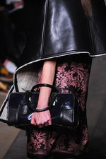 ロエベ(LOEWE) 2012-13年秋冬コレクション - 格調高いモダニティを誇る美しいブラックが印象的｜写真33