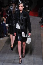 ロエベ(LOEWE) 2012-13年秋冬コレクション - 格調高いモダニティを誇る美しいブラックが印象的｜写真39