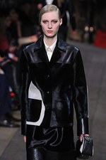 ロエベ(LOEWE) 2012-13年秋冬コレクション - 格調高いモダニティを誇る美しいブラックが印象的｜写真41