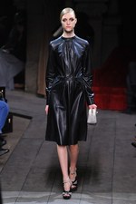 ロエベ(LOEWE) 2012-13年秋冬コレクション - 格調高いモダニティを誇る美しいブラックが印象的｜写真43