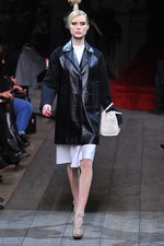 ロエベ(LOEWE) 2012-13年秋冬コレクション - 格調高いモダニティを誇る美しいブラックが印象的｜写真44