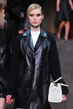 ロエベ(LOEWE) 2012-13年秋冬コレクション - 格調高いモダニティを誇る美しいブラックが印象的｜写真45