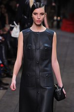 ロエベ(LOEWE) 2012-13年秋冬コレクション - 格調高いモダニティを誇る美しいブラックが印象的｜写真47