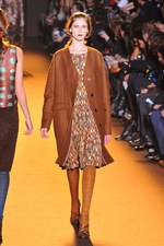 ロシャス(ROCHAS) 2012-13年秋冬コレクション - 輝きを放つレトロシックスタイル｜写真8