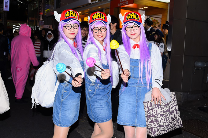 ハロウィン仮装スナップ 17 夜の渋谷を徘徊するスパイダーマンやマリオ アラレちゃん ファッションプレス