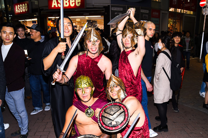 ハロウィン仮装スナップ 2017 - 夜の渋谷を徘徊するスパイダーマンやマリオ、アラレちゃん｜写真10