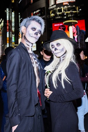 ハロウィン仮装スナップ 17 夜の渋谷を徘徊するスパイダーマンやマリオ アラレちゃん ファッションプレス