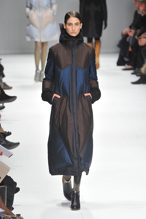 イッセイ ミヤケ 2012-13年秋冬 ｜female ダウンジャケット