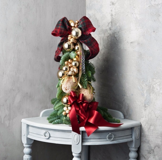 フラワーショップ「サンジョルディフラワーズ」、上質なモミで仕上げたクリスマスツリーやリース｜写真5
