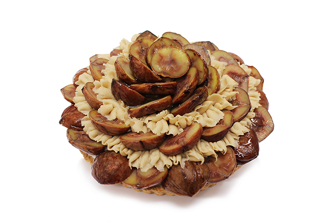 カフェコムサの モンブランコレクション 栗 洋梨 いちごを贅沢に使用した秋限定アートケーキ ファッションプレス