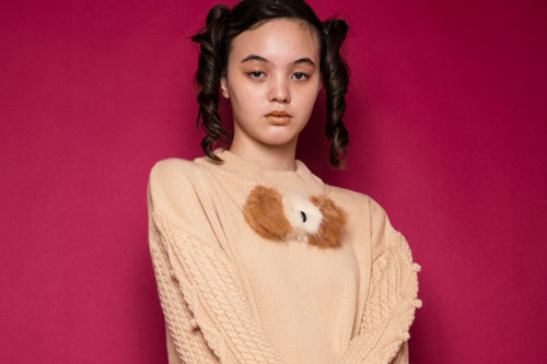 キャンディ ストリッパーから「コアラ」モチーフのニット＆ワンピース、フワフワのぬいぐるみを胸元に