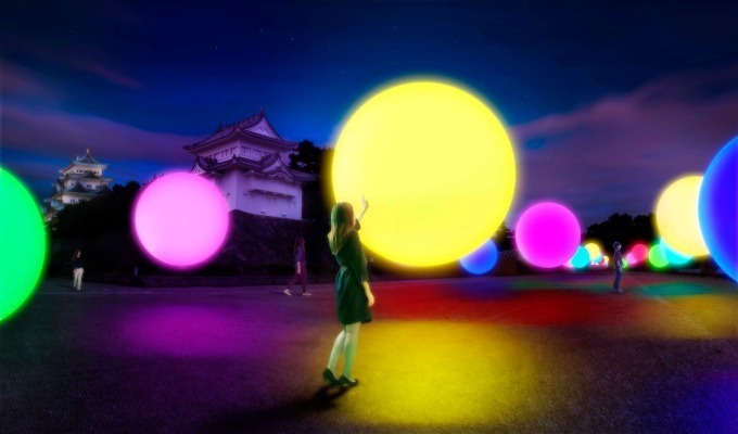 名古屋城でチームラボによるデジタルアート演出 - 浮遊する球体から放たれる幻想的な光 | 写真