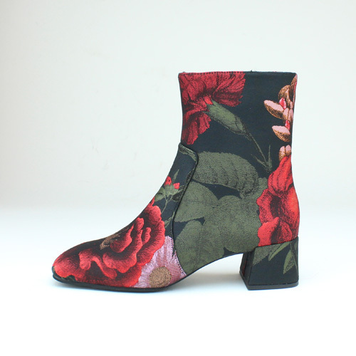 ジェフリーキャンベルの新作ショートブーツ - 鮮やかな花柄プリントで