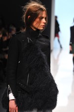 sacai(サカイ) 2012-13年秋冬コレクション -  意外な二面性を併せ持ったミラクルルック｜写真5