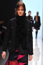 sacai(サカイ) 2012-13年秋冬コレクション -  意外な二面性を併せ持ったミラクルルック｜写真7