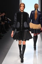 sacai(サカイ) 2012-13年秋冬コレクション -  意外な二面性を併せ持ったミラクルルック｜写真16