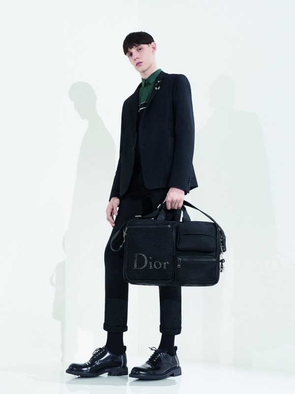 ディオール オムの新作バッグ - 黒地のナイロンキャンバス製バックパックやブリーフケース｜写真5