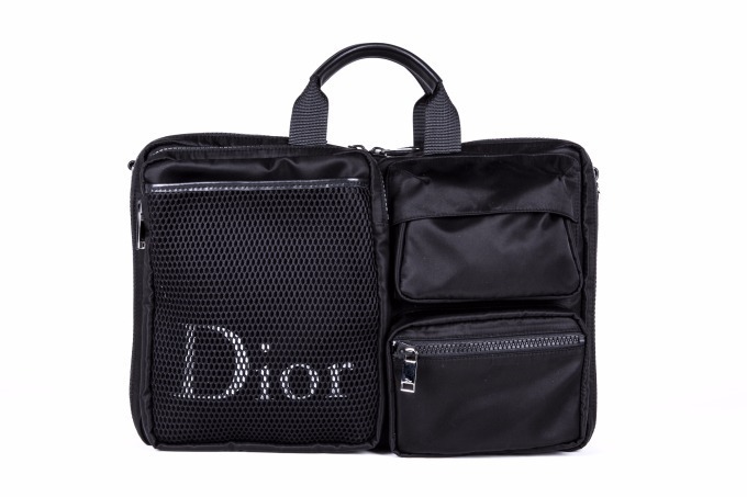 ディオール オムの新作バッグ - 黒地のナイロンキャンバス製バックパックやブリーフケース｜写真3