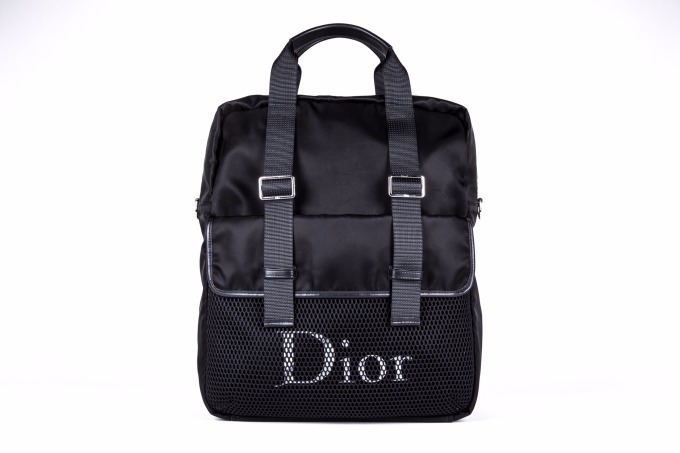 ディオール オムの新作バッグ - 黒地のナイロンキャンバス製バックパックやブリーフケース