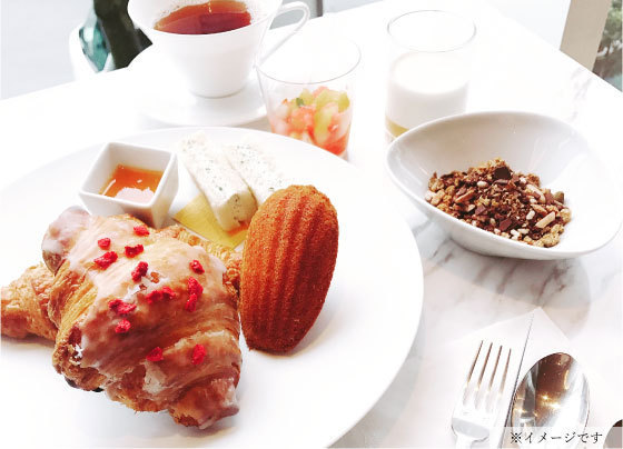 ピエール・エルメ・パリ青山のリッチな朝食「プティデジュネ」、焼き立てを頬張る贅沢体験｜写真1