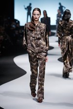 ヴィクター＆ロルフ 2012-13年秋冬コレクション - モダンなヴィクトリアンビューティーをドラマティックに｜写真2