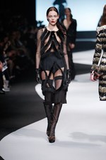 ヴィクター＆ロルフ 2012-13年秋冬コレクション - モダンなヴィクトリアンビューティーをドラマティックに｜写真37