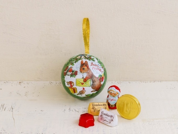 カファレル、クリスマスツリーの「オーナメント」に入ったチョコ＆“くまちゃん”のチョコ缶 | 写真