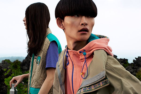 アディダス オリジナルス×ファレル・ウィリアムス、アウトドアテイストのカラフルなシューズ