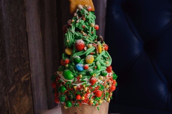 「カラフルなツリーのシェイク」