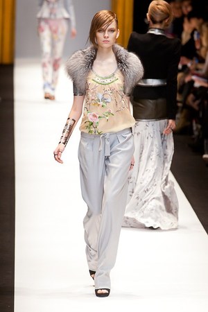 レオナール 2012-13年秋冬コレクション - ロックな美学が引き出す、老舗メゾンの新たな魅力｜写真14