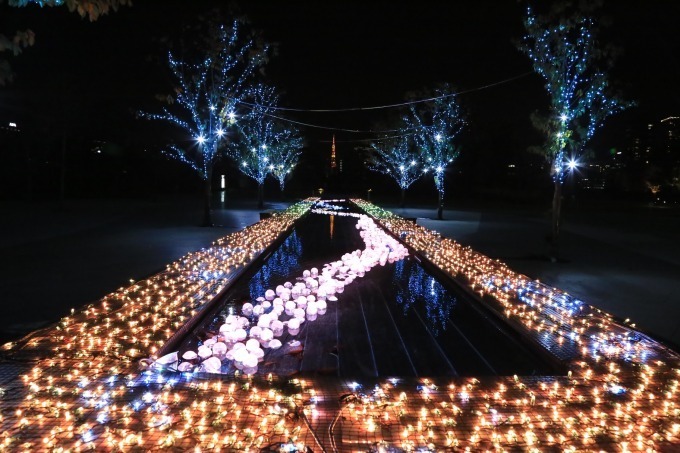 品川シーズンテラスの体験型イルミネーション、鳴らした鐘の音に応じて光が変化｜写真6