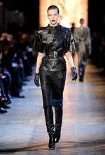 写真16/35｜イヴ・サンローラン(Yves Saint Laurent) 2012-13年