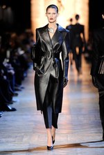 イヴ・サンローラン オートクチュール キャットウォーク(テムズ&ハドソン) YVES SAINT LAURENT haute couture catwalk in Black | Saint