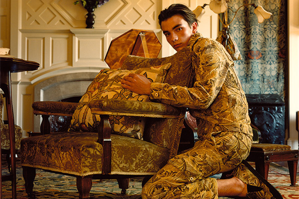 ウィリアム・モリス｜ロエベ「ウィリアム・モリス コレクション」植物や動物を纏ったバッグやウェア