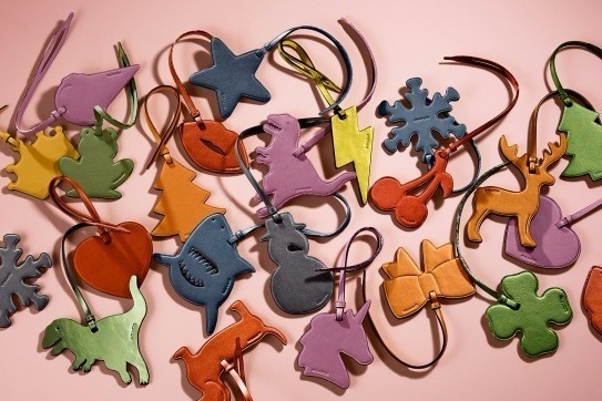 コーチから恐竜レキシーやユニコーンモチーフの新作登場、東京タワーがレインボーに点灯