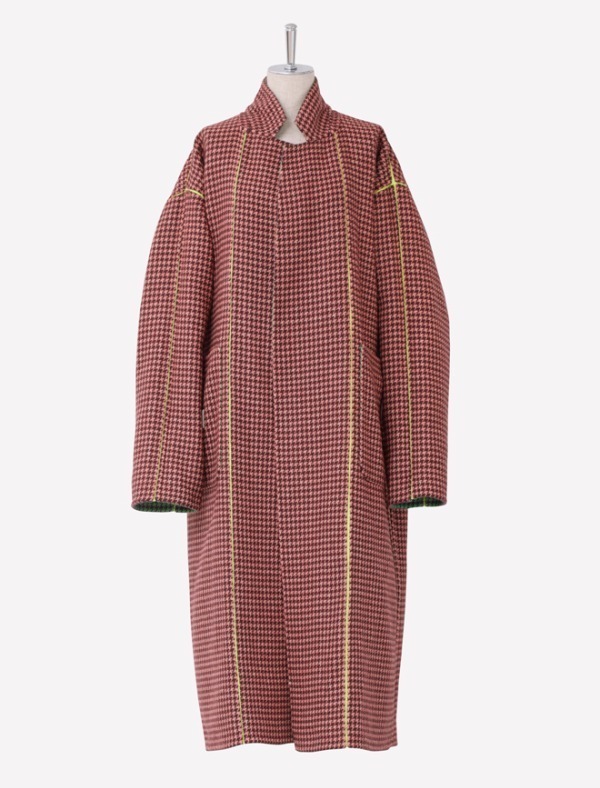 ビューティフルピープルの”畳める”コート、和服のような直線的シルエット＆リバーシブルも｜写真24