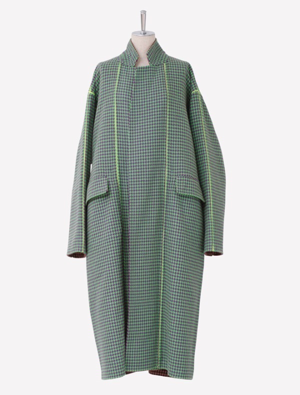 ビューティフルピープルの”畳める”コート、和服のような直線的シルエット＆リバーシブルも｜写真23