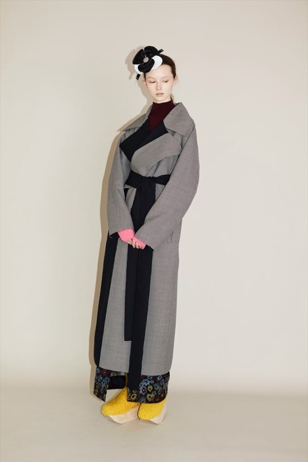 ビューティフルピープルの”畳める”コート、和服のような直線的シルエット＆リバーシブルも｜写真14