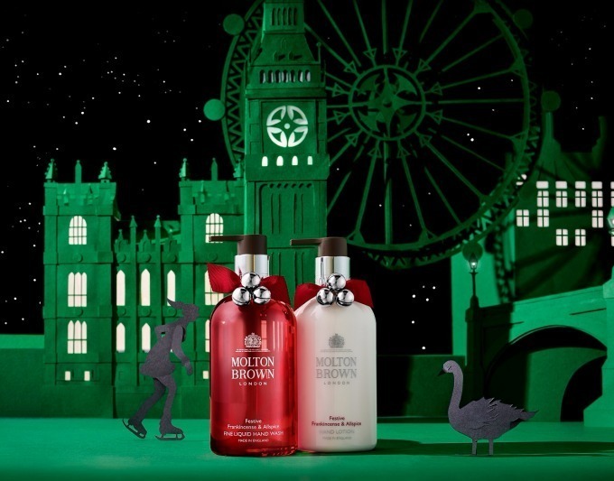 モルトンブラウンのクリスマス、ツリーに飾るボディウォッシュやシャワージェル入りクラッカー風ボックス｜写真6