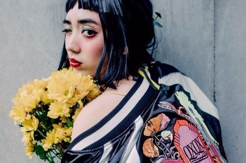 ガーリー｜宇野亞喜良初のブランド〈QXQX-クスクス-〉妄想世界がテーマの描き下ろしイラスト入りスカジャン