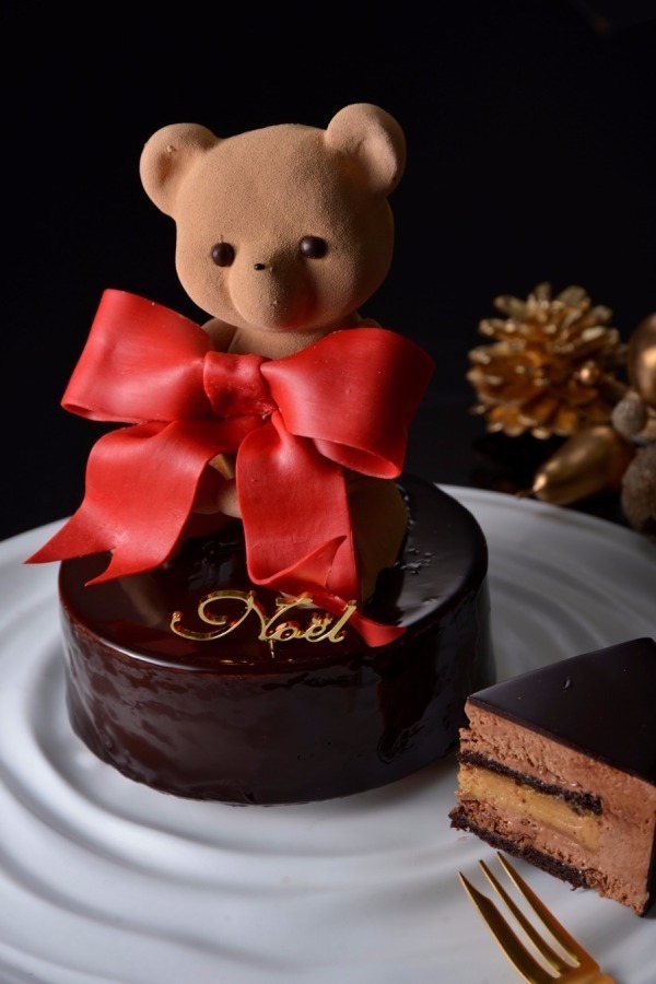 ルワンジュ東京のクリスマス - テディベアが座ったチョコケーキやサンタの帽子型ケーキなど｜写真1