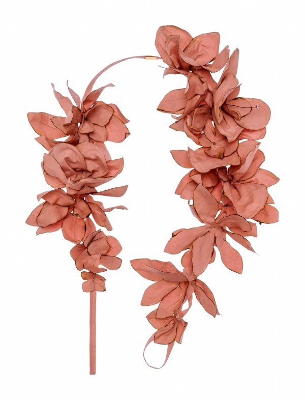 マルニの新作ジュエリー、花びらを繊細に表現したフラワーネックレスやピアス｜写真3