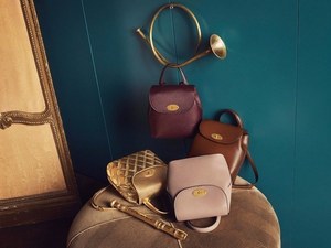 マルベリーからクリスマスコレクション、花柄刺繍のバッグやゴールドのミニ バックパックなど｜写真13