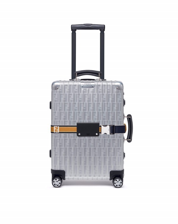 フェンディ×リモワの限定スーツケース登場、アルミボディにつや消し加工の"FF"ロゴ｜写真1