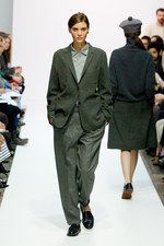 マーガレット ハウエル 2012-13年秋冬コレクション - ナチュラルな女性の美しさを惹き出す上品スタイル｜写真19