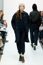 マーガレット ハウエル 2012-13年秋冬コレクション - ナチュラルな女性の美しさを惹き出す上品スタイル｜写真32