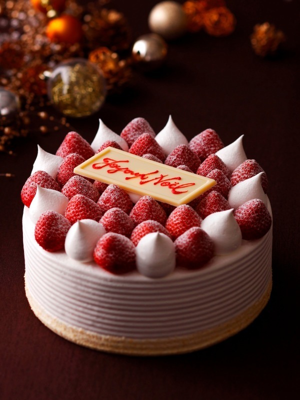 ホテルニューオータニのクリスマス、2Lサイズのあまおうを飾った“極上ショートケーキ”など｜写真1