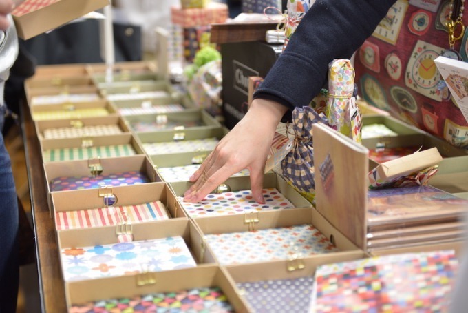 紙の祭典「紙博」京都で開催、文房具メーカー・イラストレーターのショップが集合｜写真5