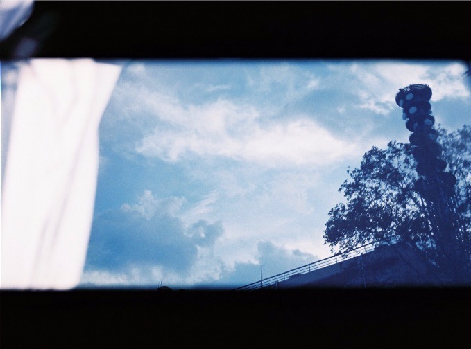 玉城ティナの写真展「ひとり・ごと」が表参道で、初公開写真の展示や限定グッズ販売も｜写真2